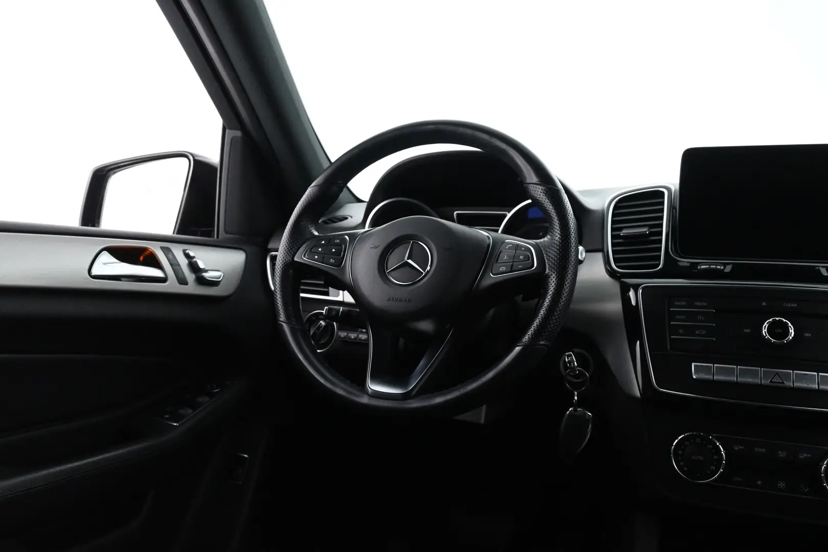 Car Image - R0DWI4NTKjW7Dgb7DUhPV