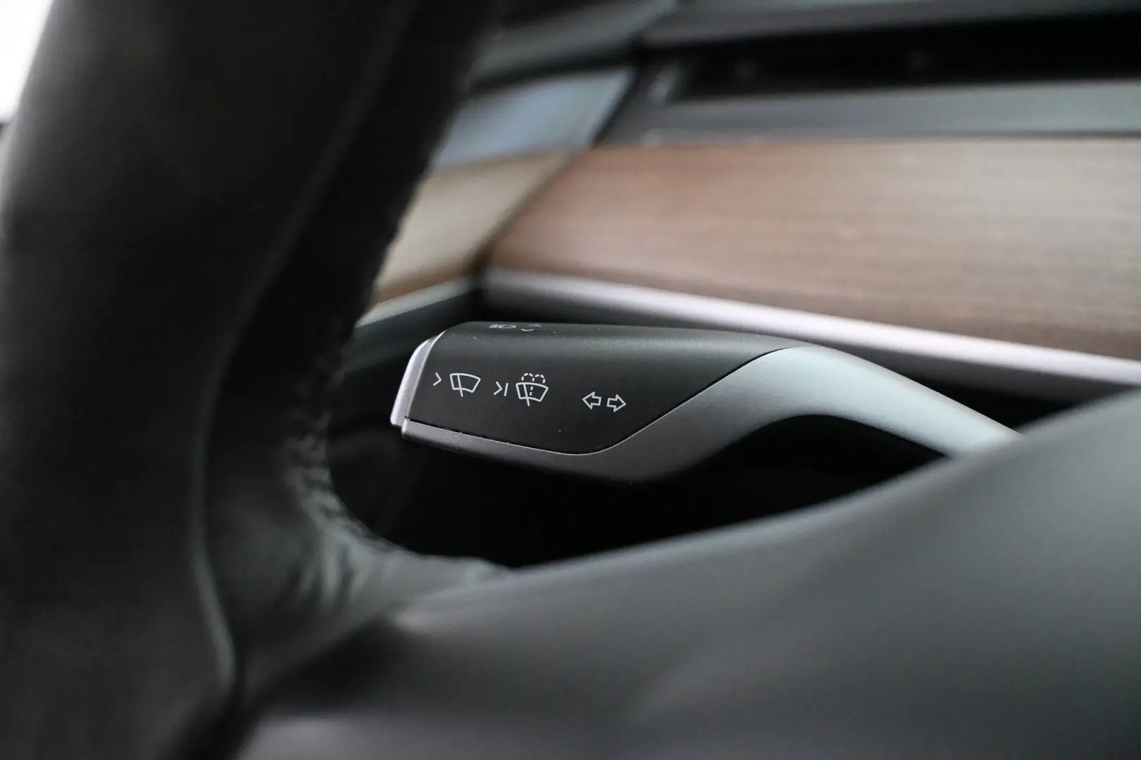 Car Image - 5wMQvMc60y3vtZZdrCBm33