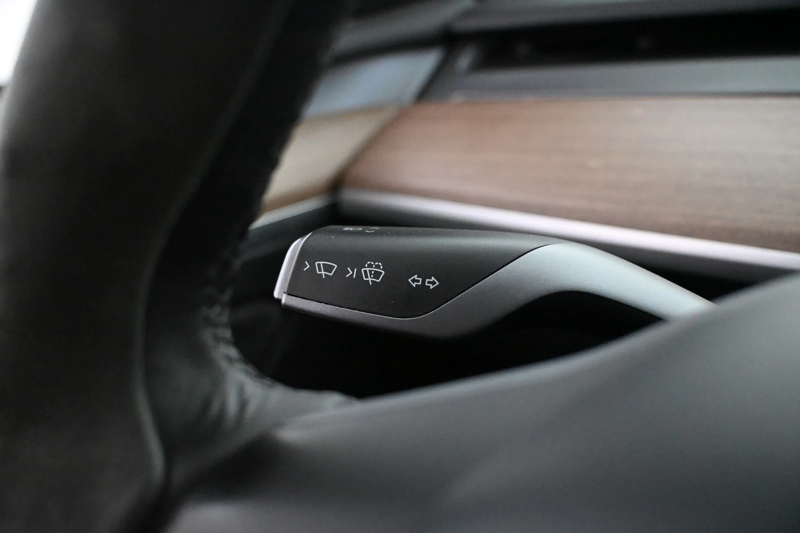 Car Image - 5wMQvMc60y3vtZZdrCBm33