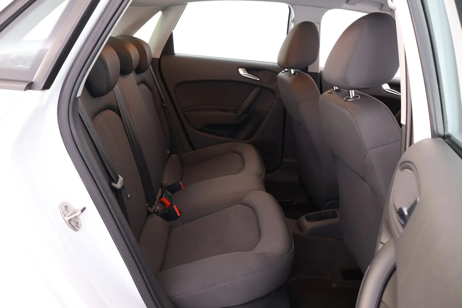 Car Image - 1HGKg1CDUEWT3058Y4wKlO