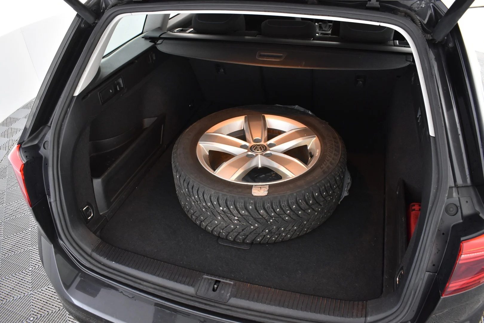 Car Image - 5113yLlnqzAmrWMhT64TZ1