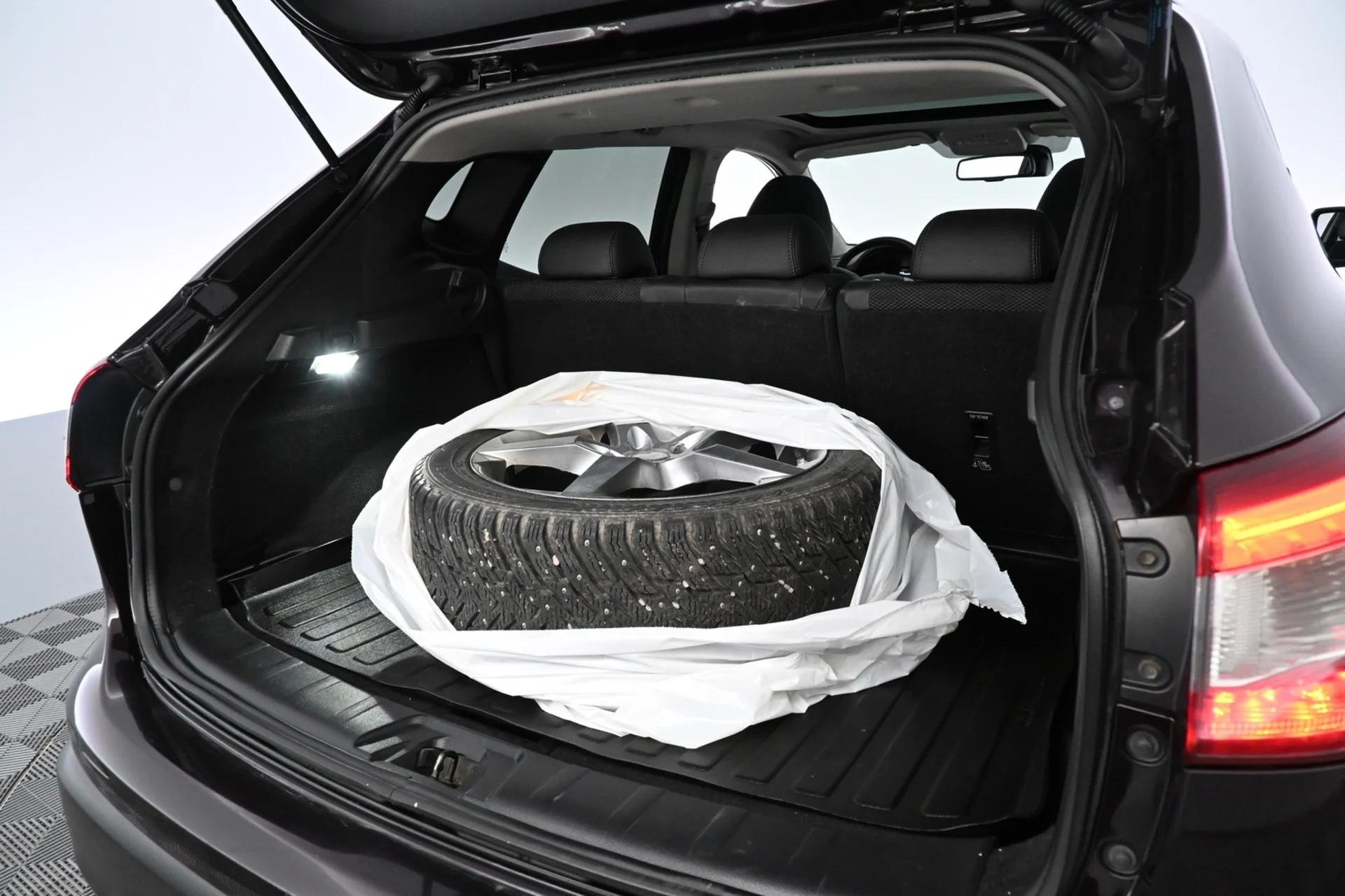 Car Image - 1Xz1Rsjlm6tV7zrxbkKg98