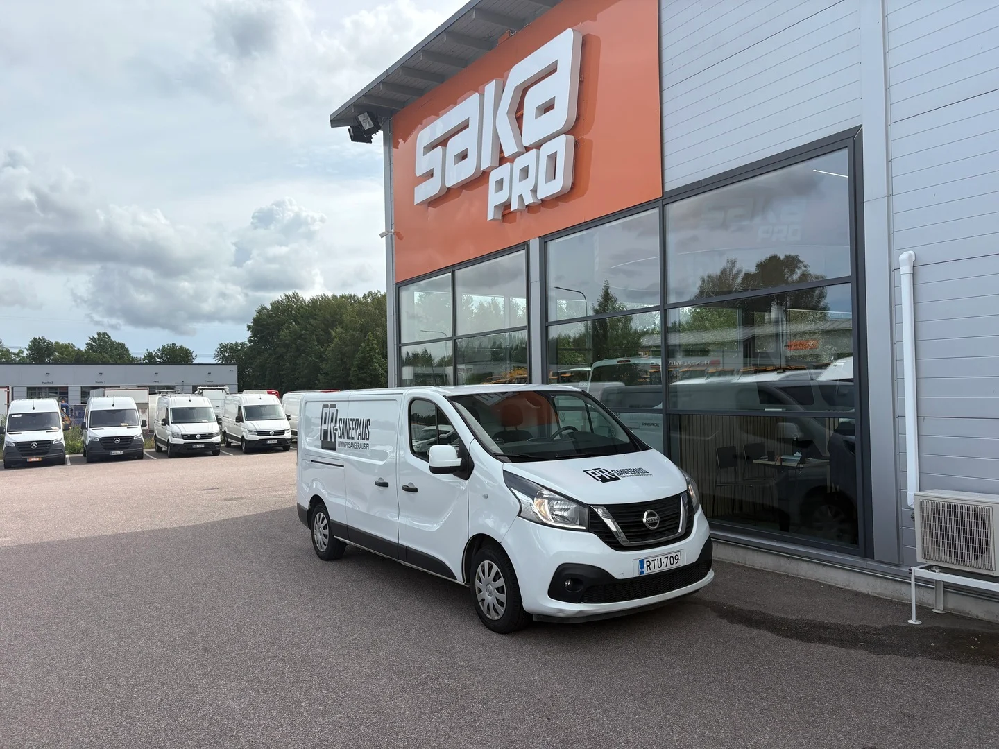 Car Image - 3MTUEBUOEsIVxCGiKvHrjG