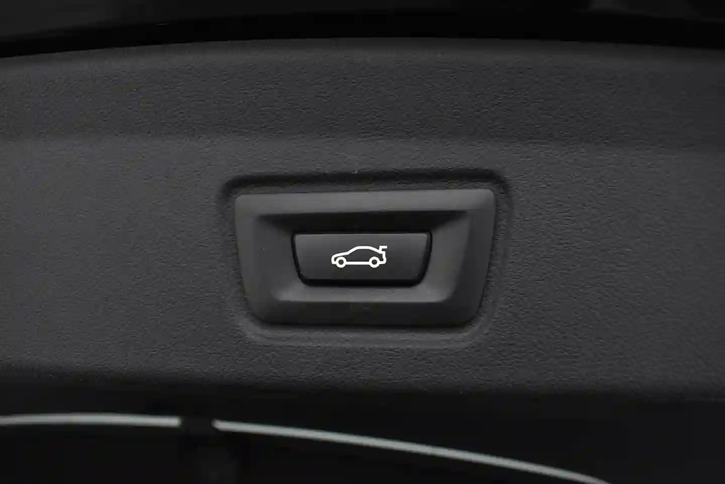 Car Image - Yb0MM4w2iCKx0HppUfW64