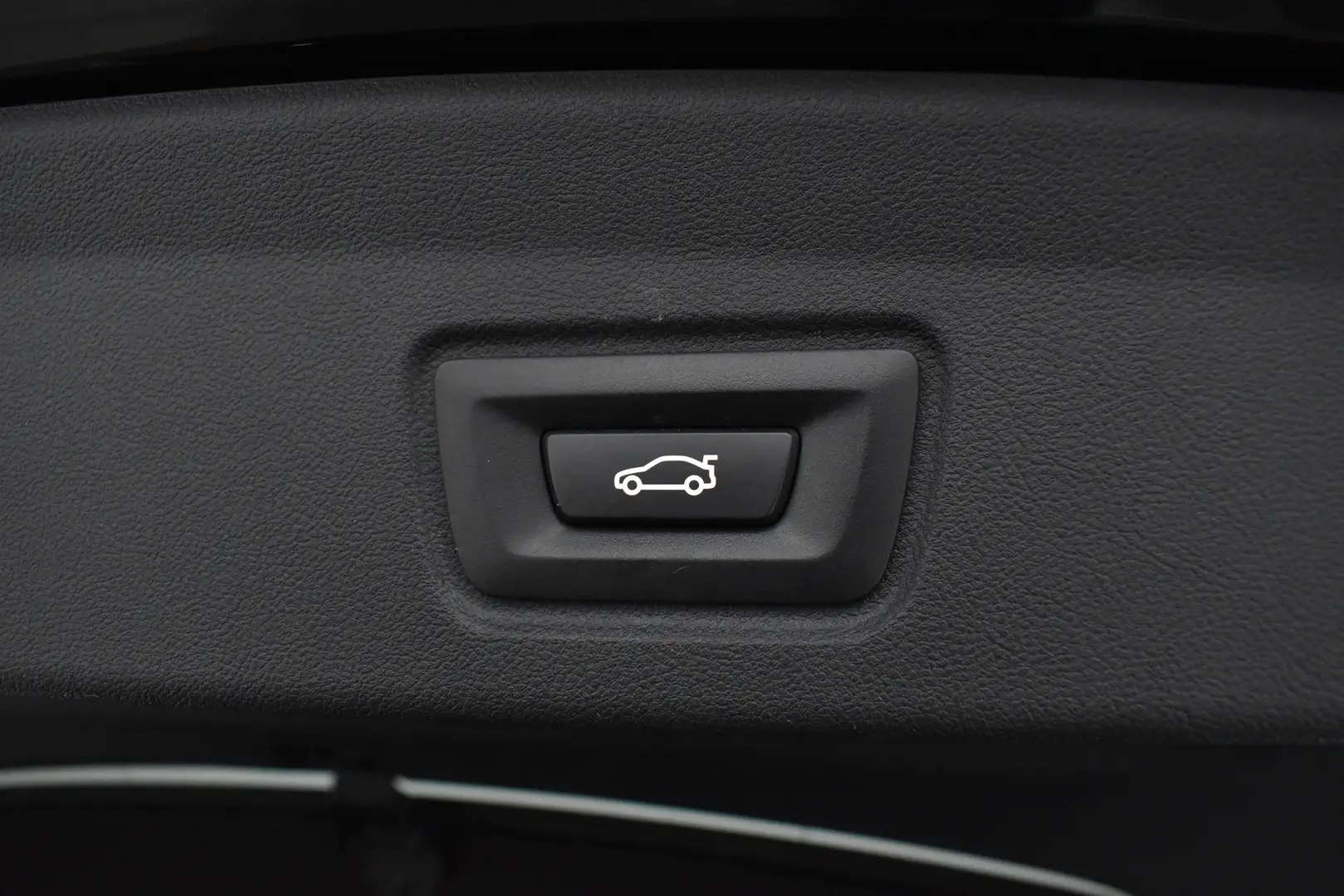 Car Image - Yb0MM4w2iCKx0HppUfW64