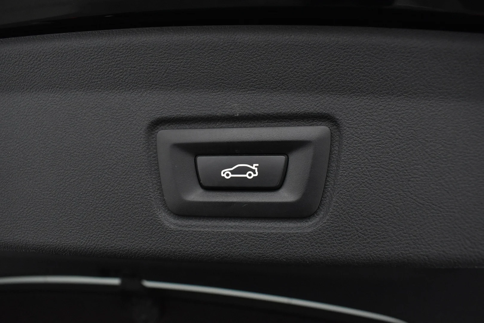 Car Image - Yb0MM4w2iCKx0HppUfW64
