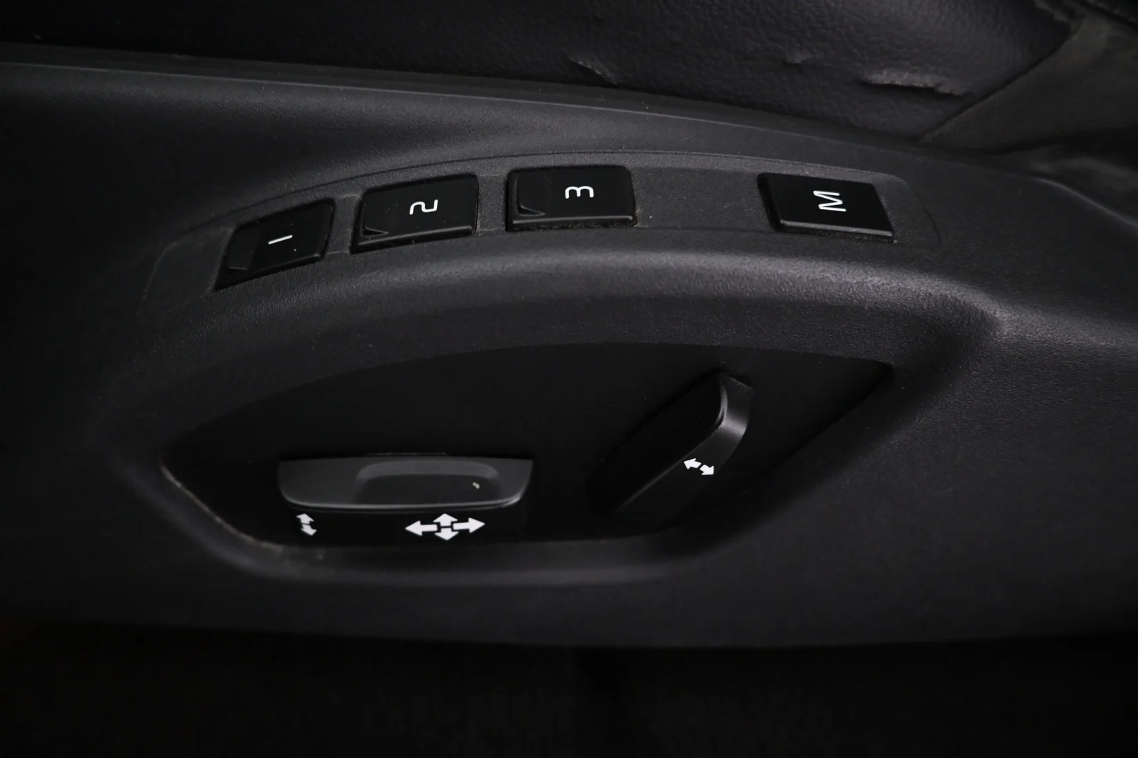 Car Image - 5zBpPcuX6F5aLtHZ8KK7M