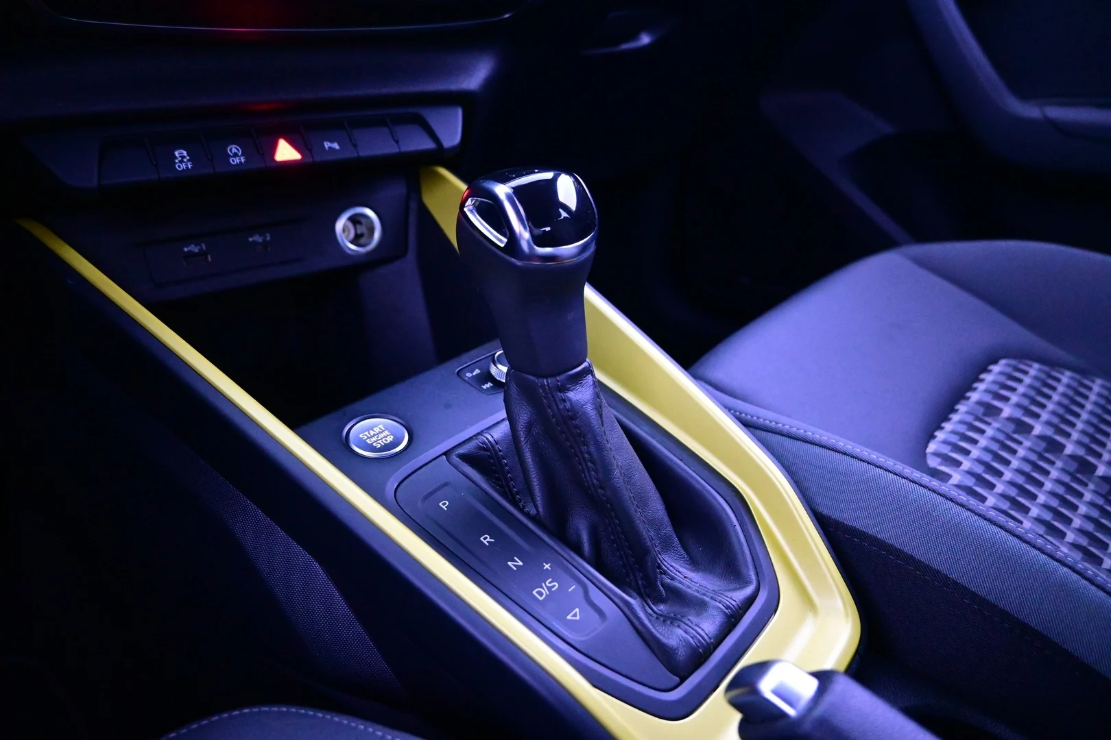 Car Image - 51eB5mtOgWJ9s4g7MCMm66