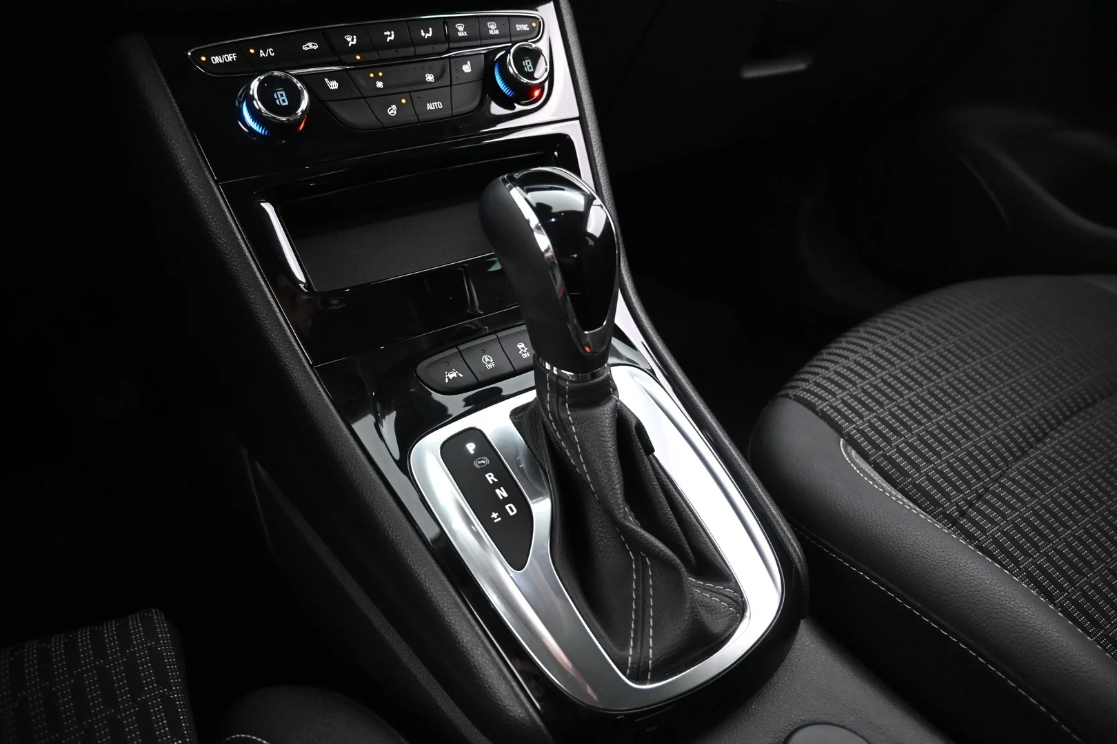 Car Image - 3GNI9cdfTAmhRjToNMeXYD