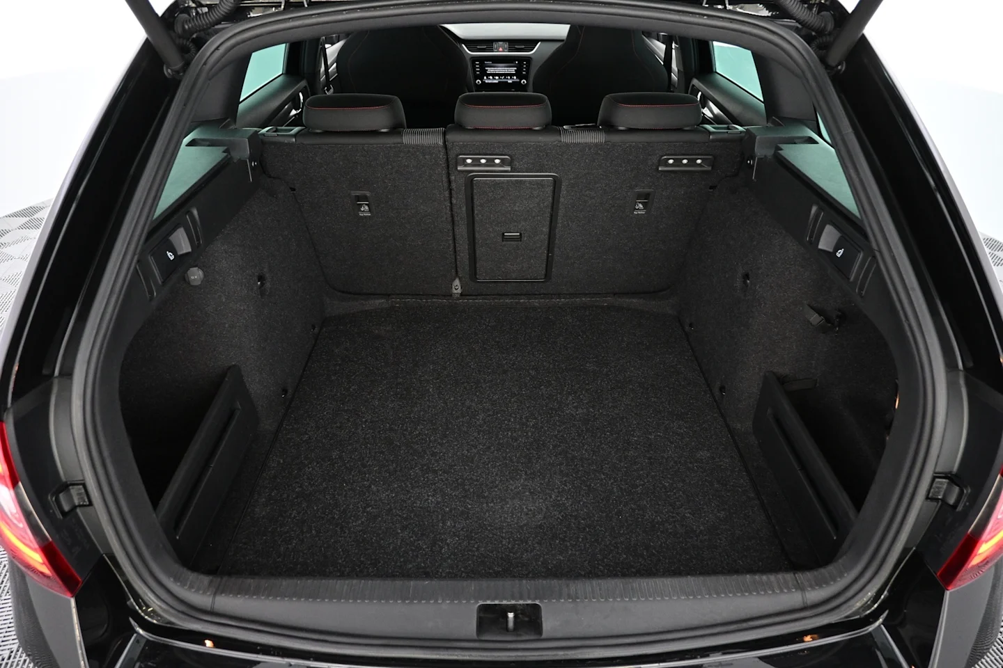 Car Image - 3i5Vgvp69GSWuHg4r5wggc