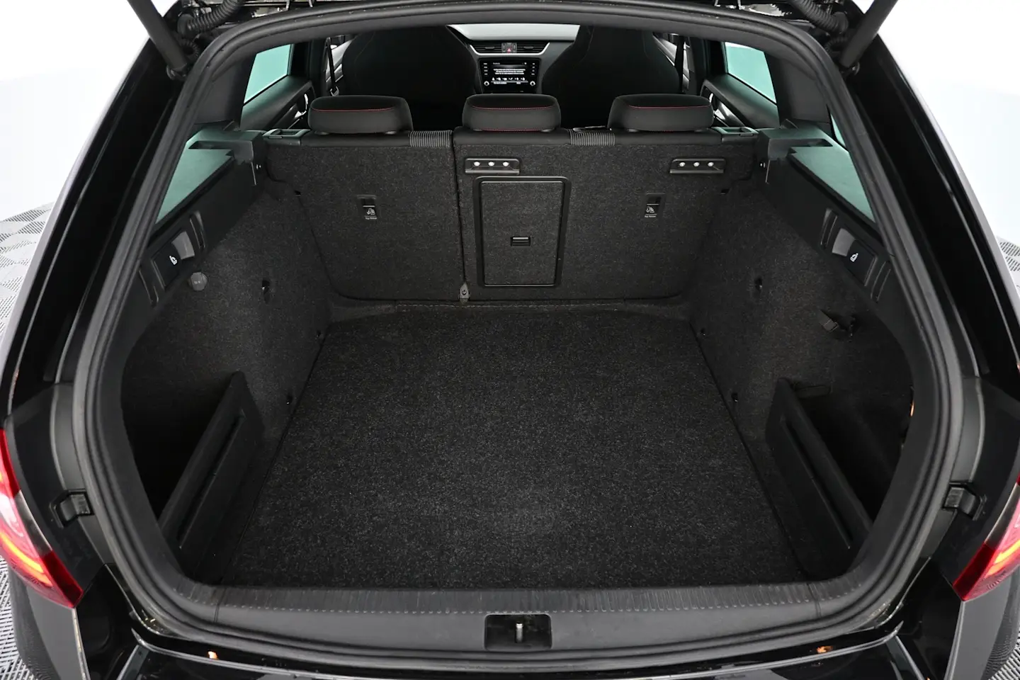 Car Image - 3i5Vgvp69GSWuHg4r5wggc
