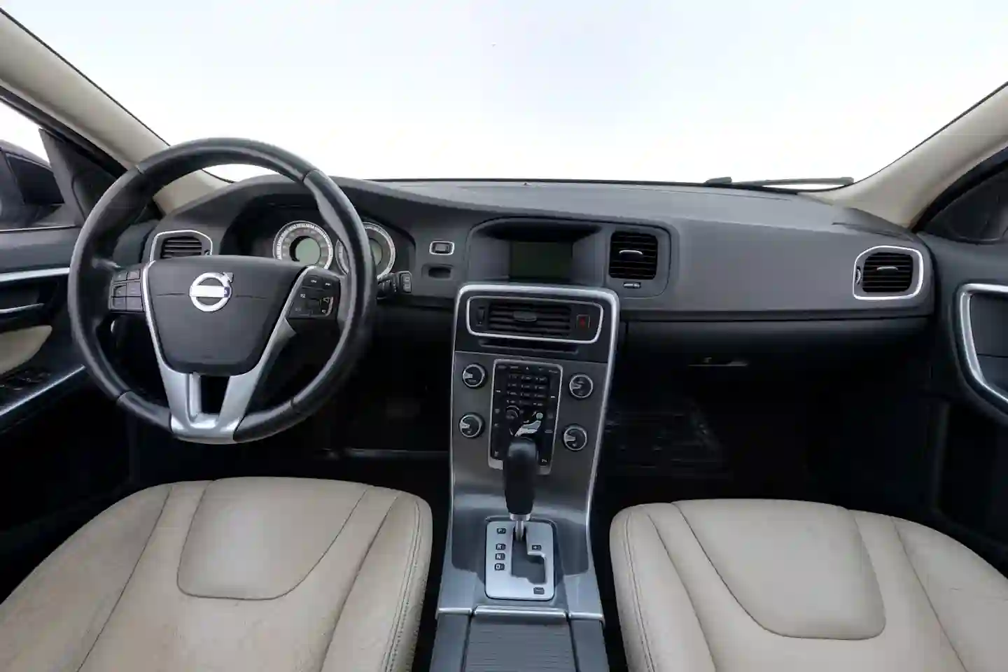Car Image - 6DjbjsirjHqOL8QjM8KXnV