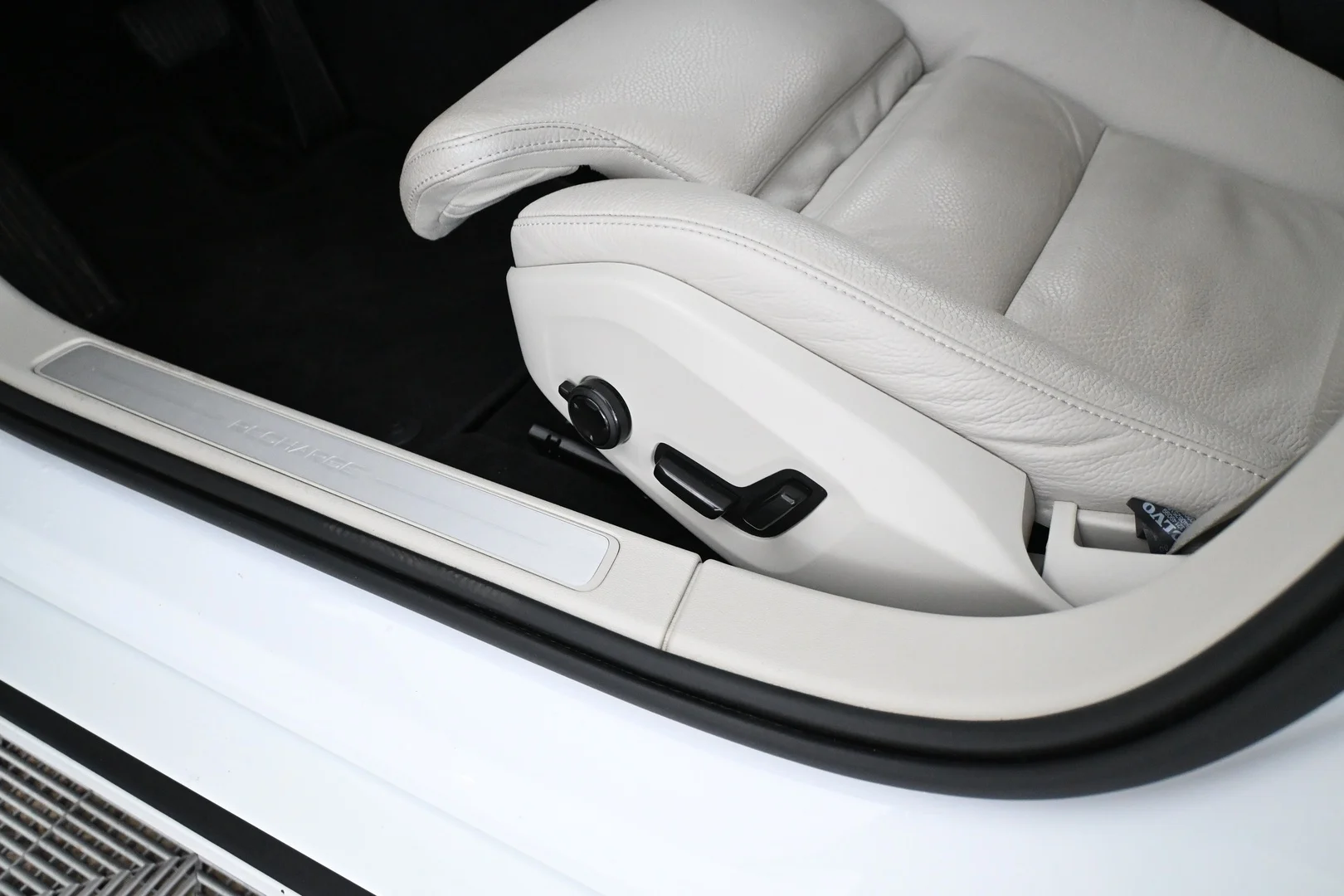 Car Image - BOeo3idWg761DcYUrPY8O