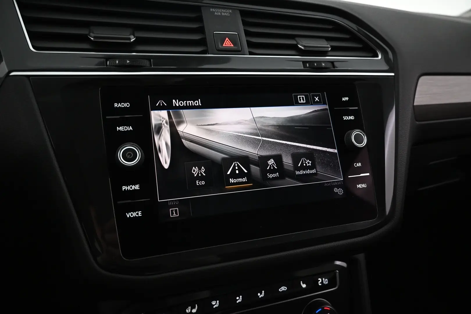 Car Image - wnRnwmLRUi474UGRr151J