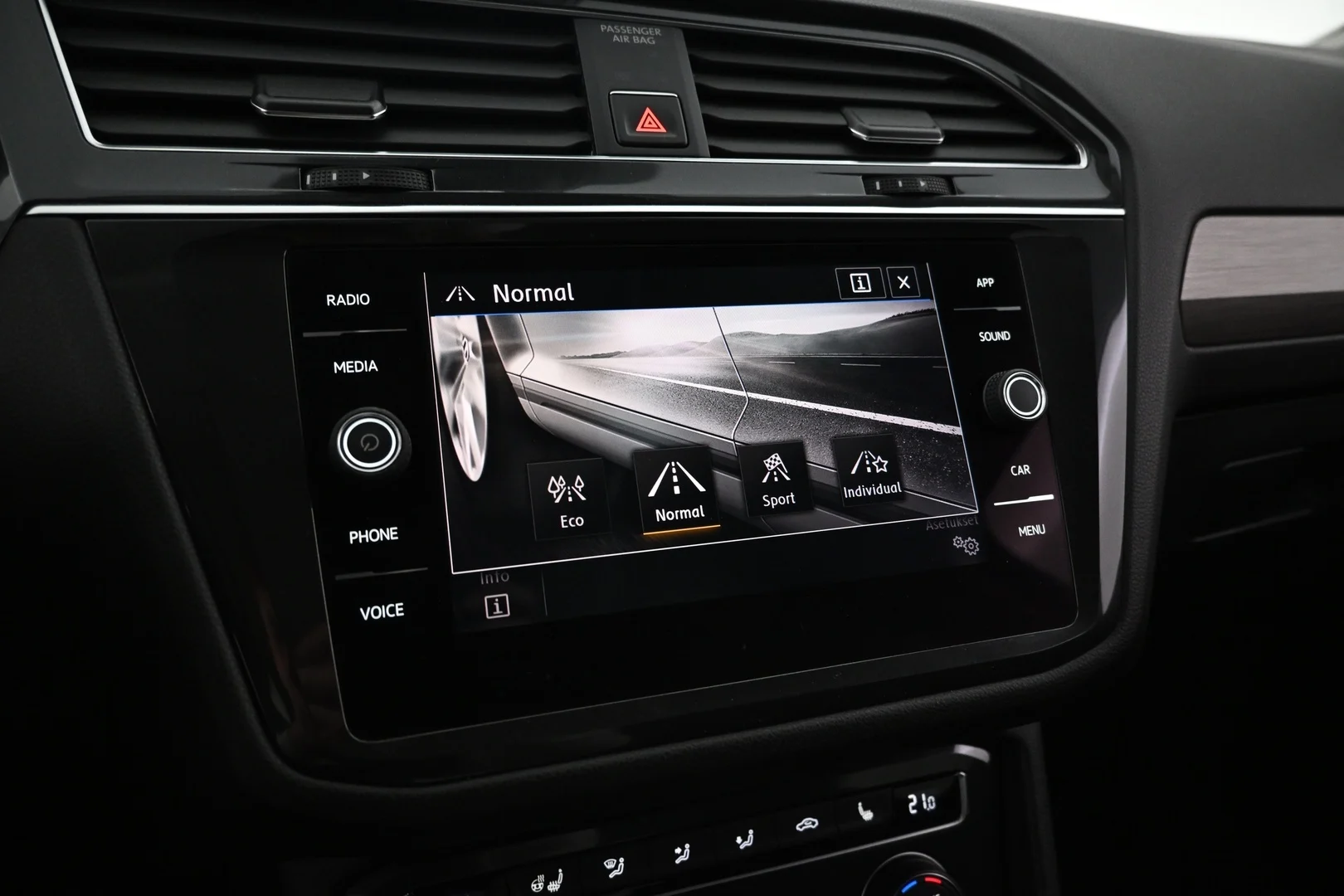 Car Image - wnRnwmLRUi474UGRr151J