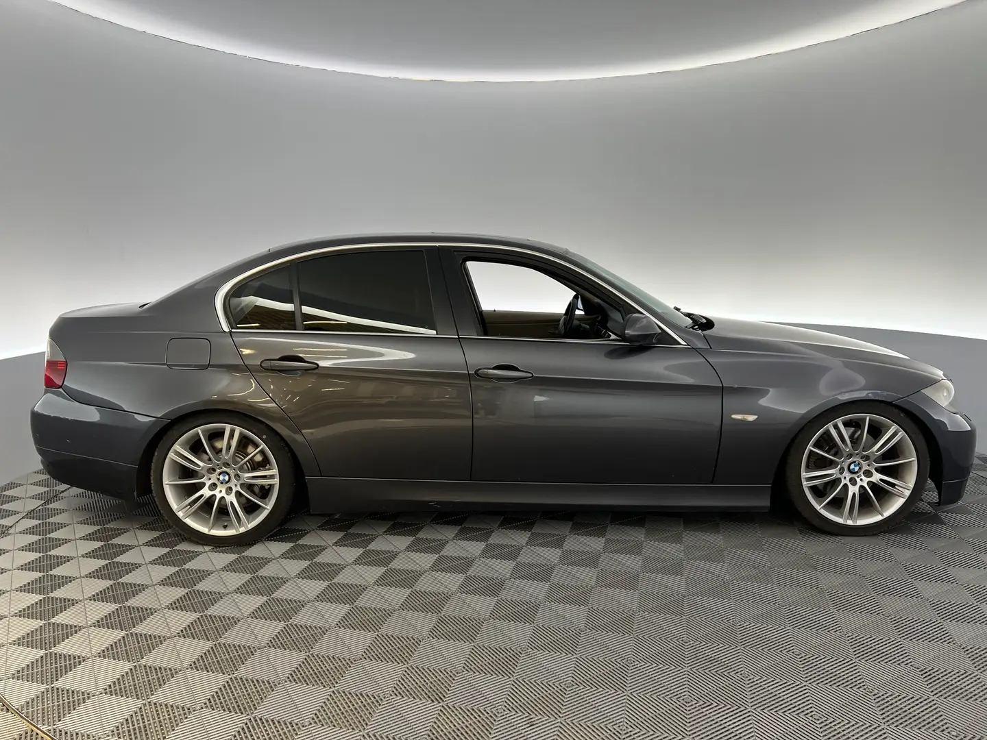 Car Image - 3PHFcUCAKJ716wHjfPtLSs