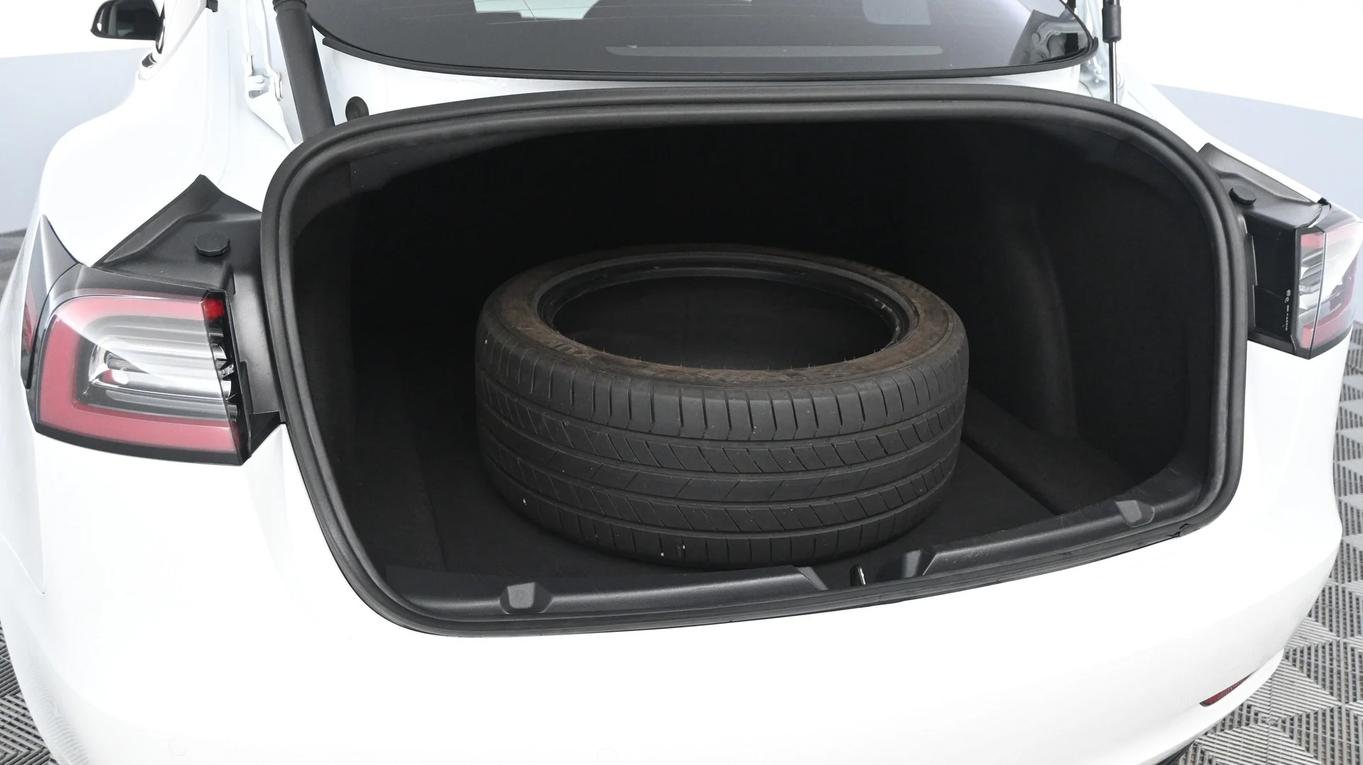 Car Image - 17iFfma0fzE860T9CVjdm0