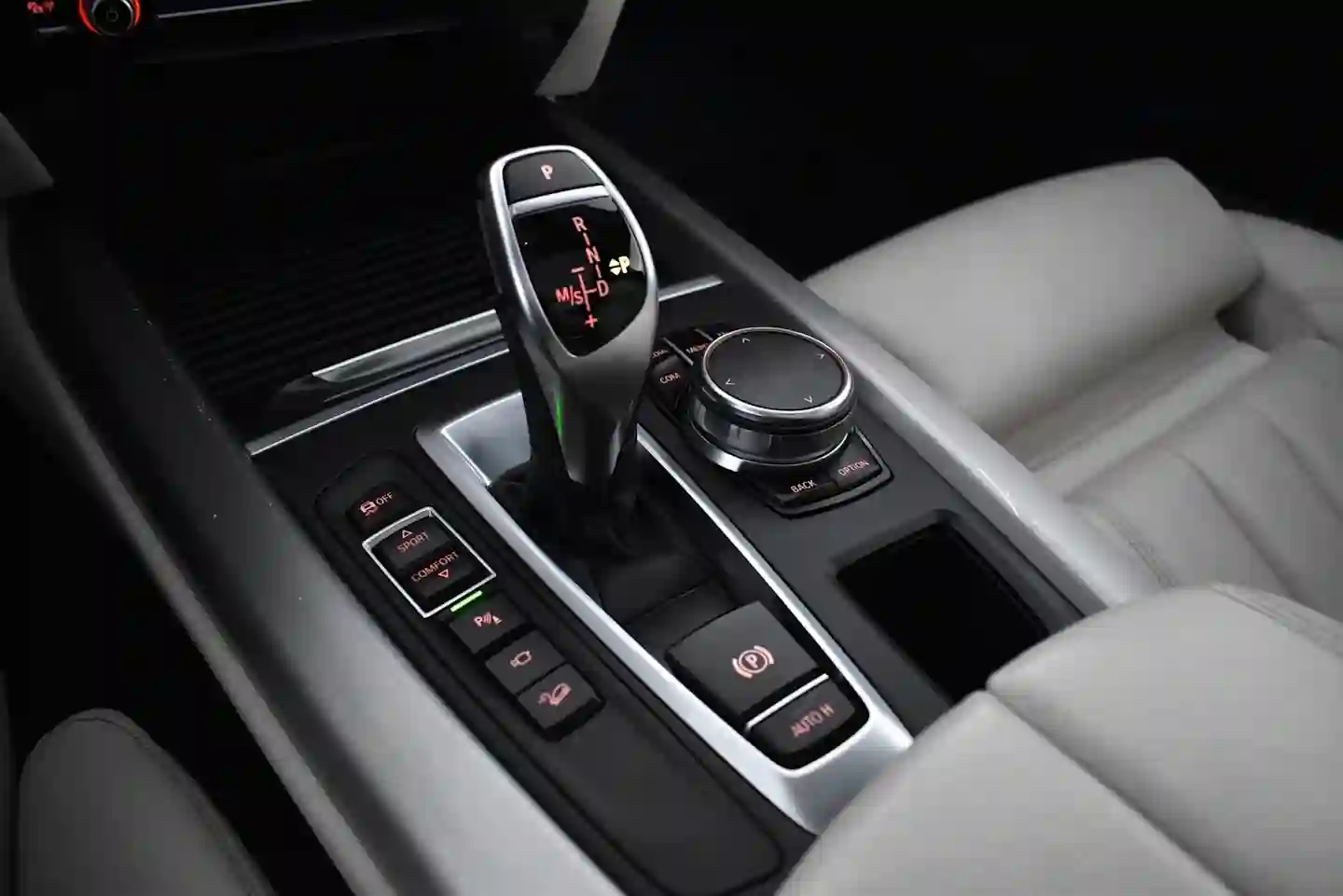 Car Image - 1Rrzv3BNPUTOUasM9SXhL5