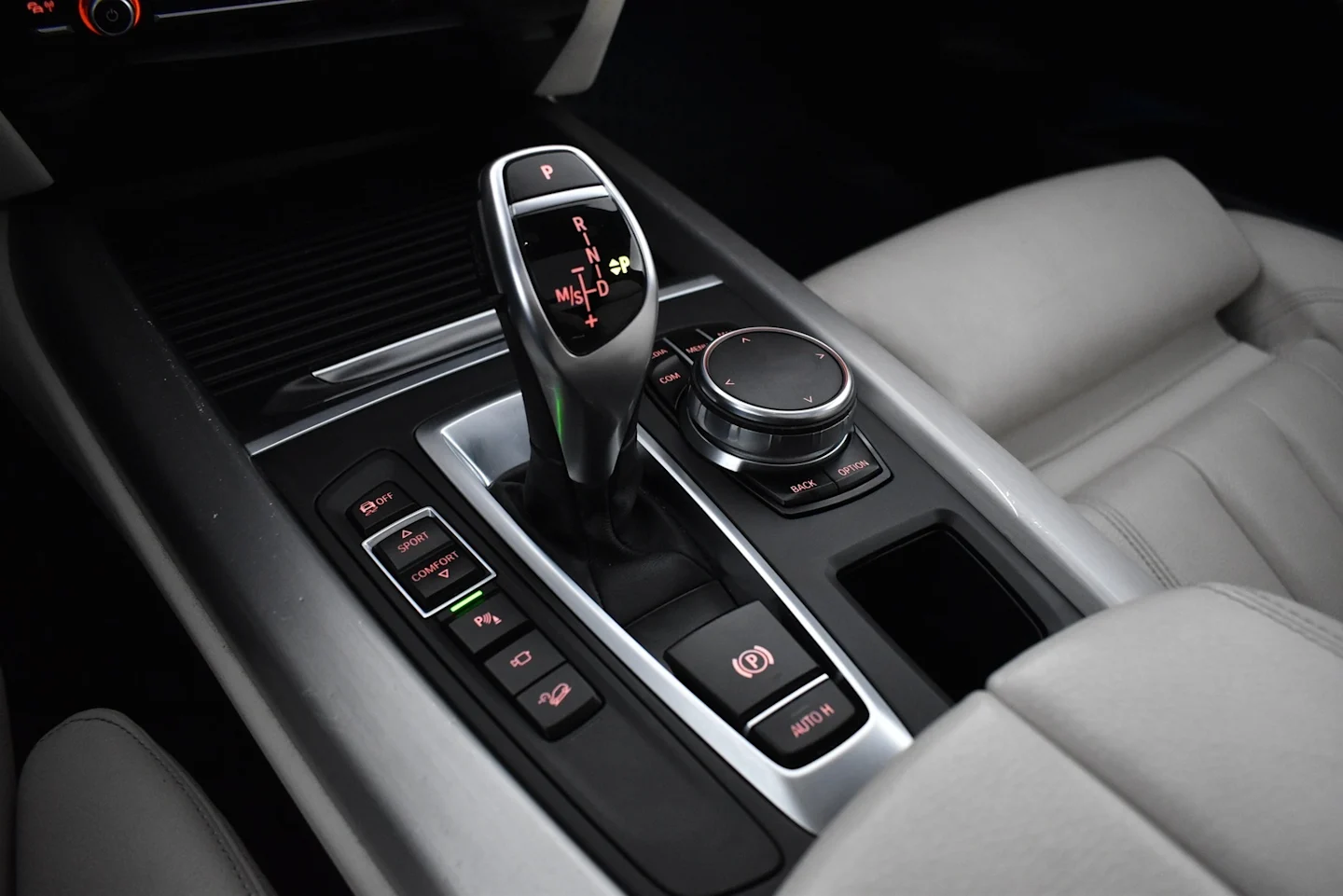 Car Image - 1Rrzv3BNPUTOUasM9SXhL5