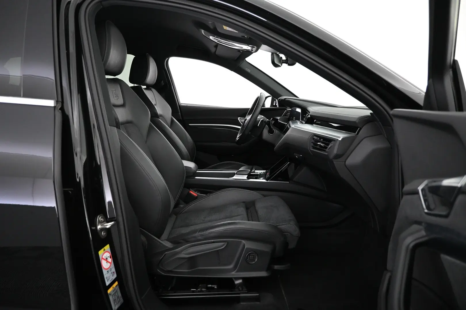 Car Image - 2LU8zTURWrBpoe0tWrrnM1