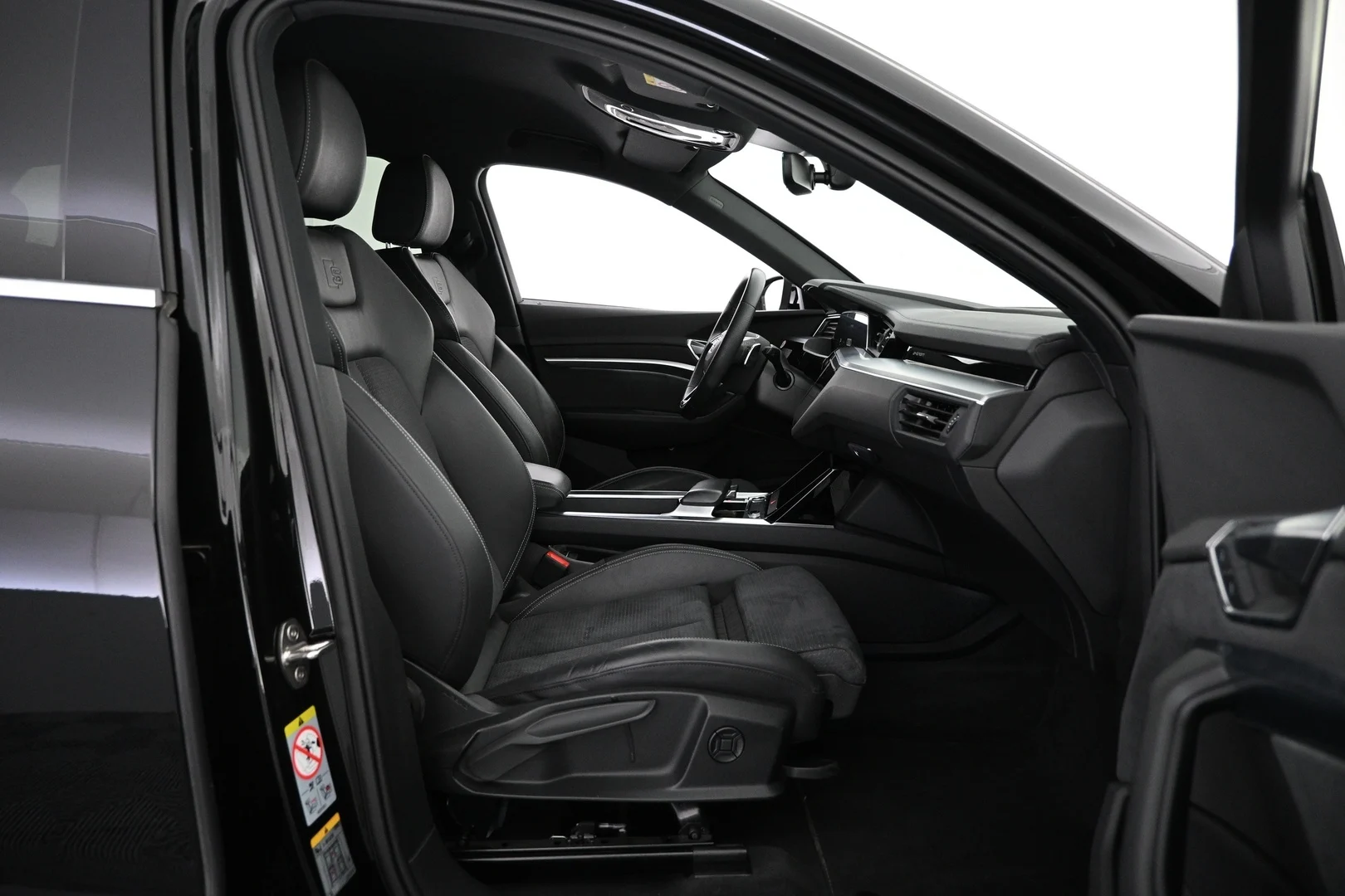 Car Image - 2LU8zTURWrBpoe0tWrrnM1