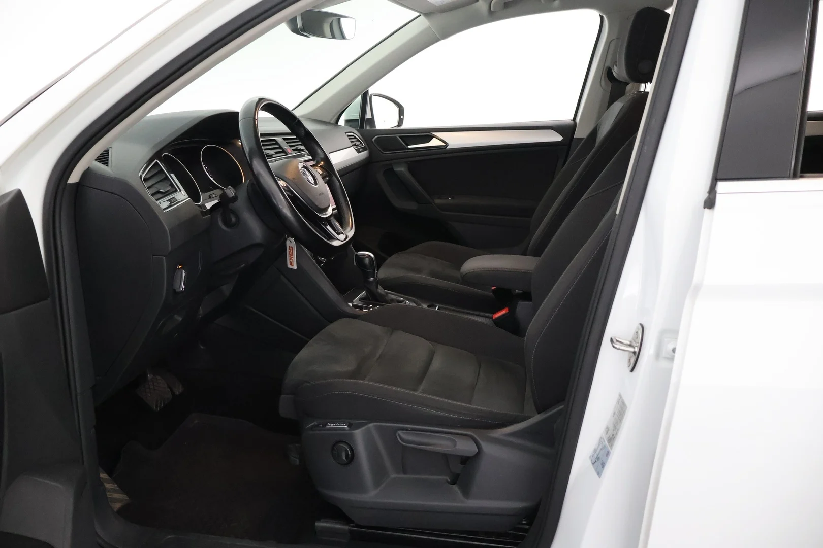 Car Image - 5GRo5ZRL3JkRlJHD28uqez