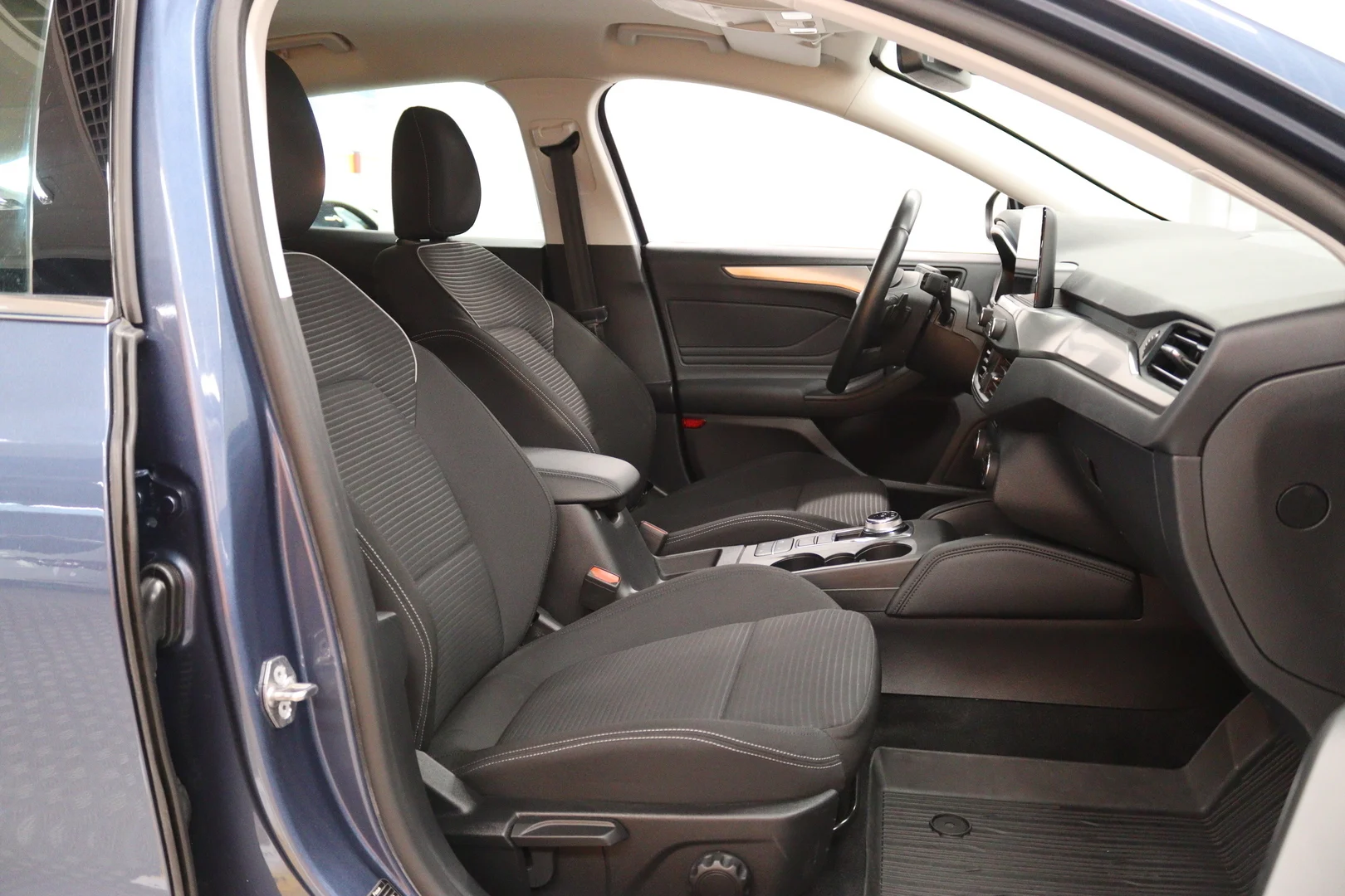 Car Image - 4HpdFqsFmQX02ADzUMePyw