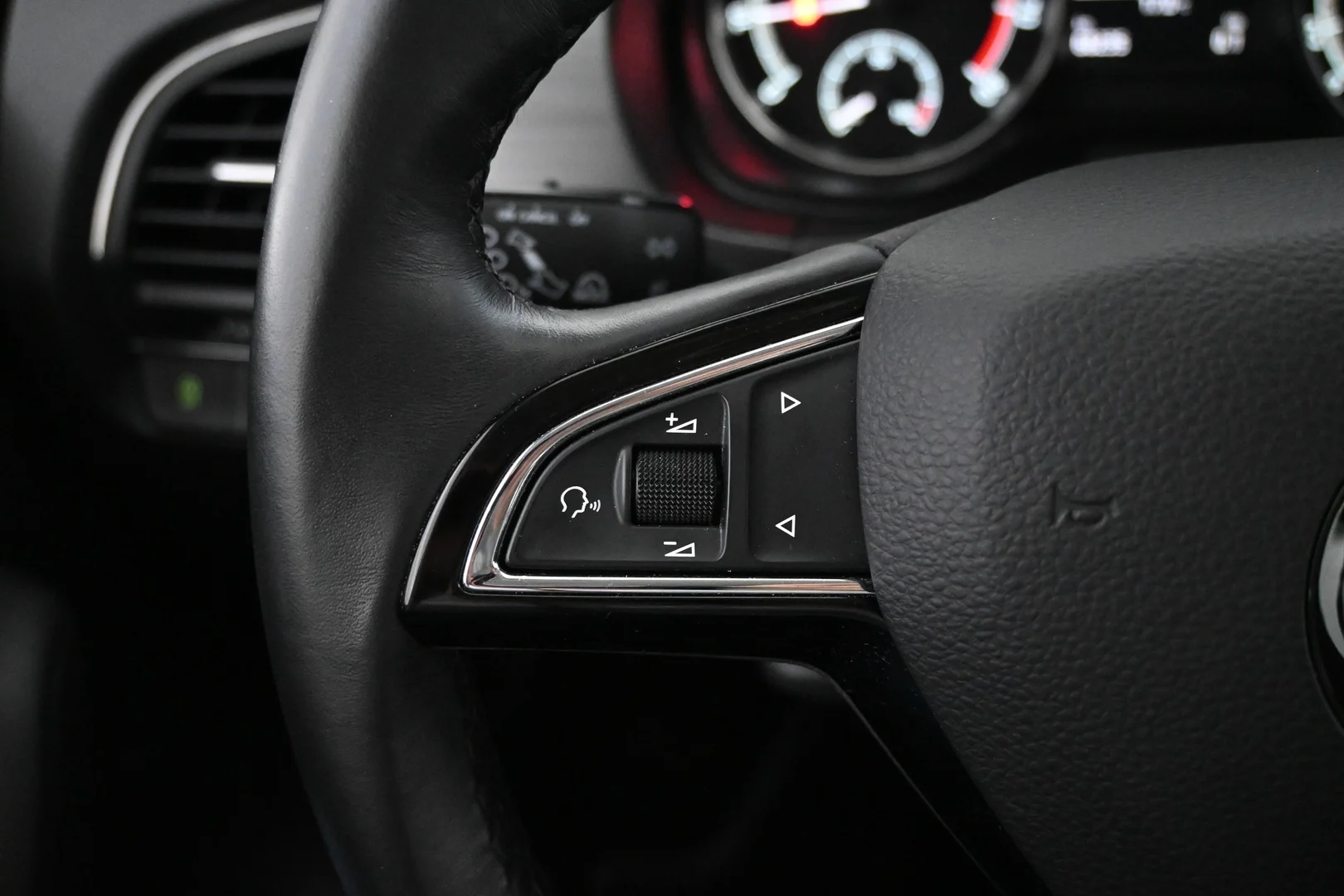 Car Image - 2CNnRCVVwMfwB1a3CGohUt