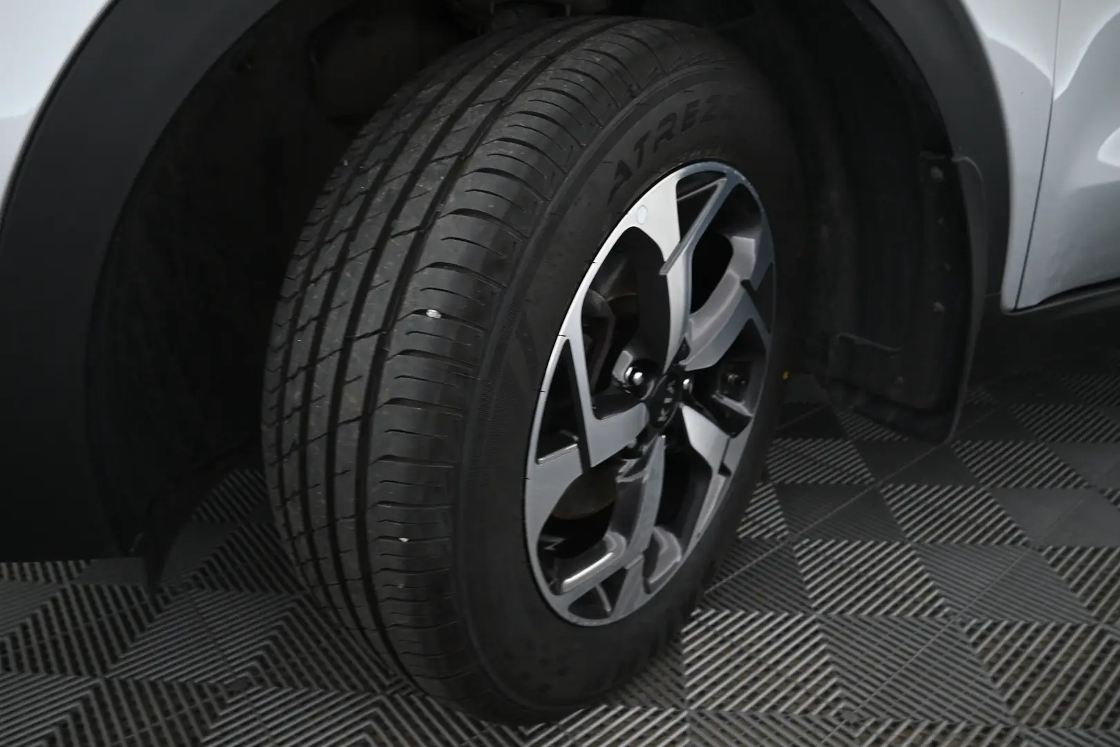 Car Image - 1LZdJTPX2oReWrXpjeiezG