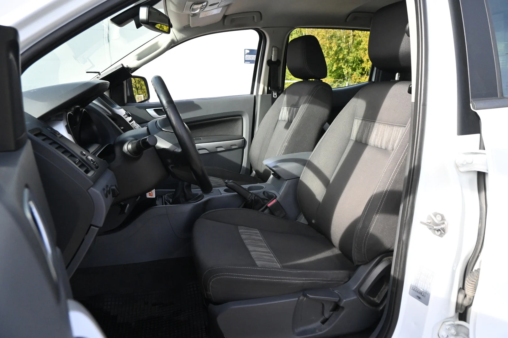Car Image - 1S1YV34R5Fo63omzLqSFKZ