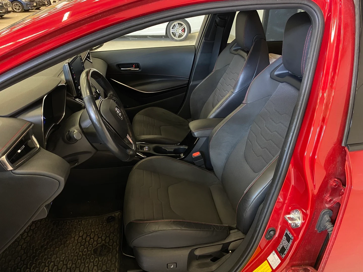 Car Image - 6yLYcoJrL18Mzrk3RTwsCU
