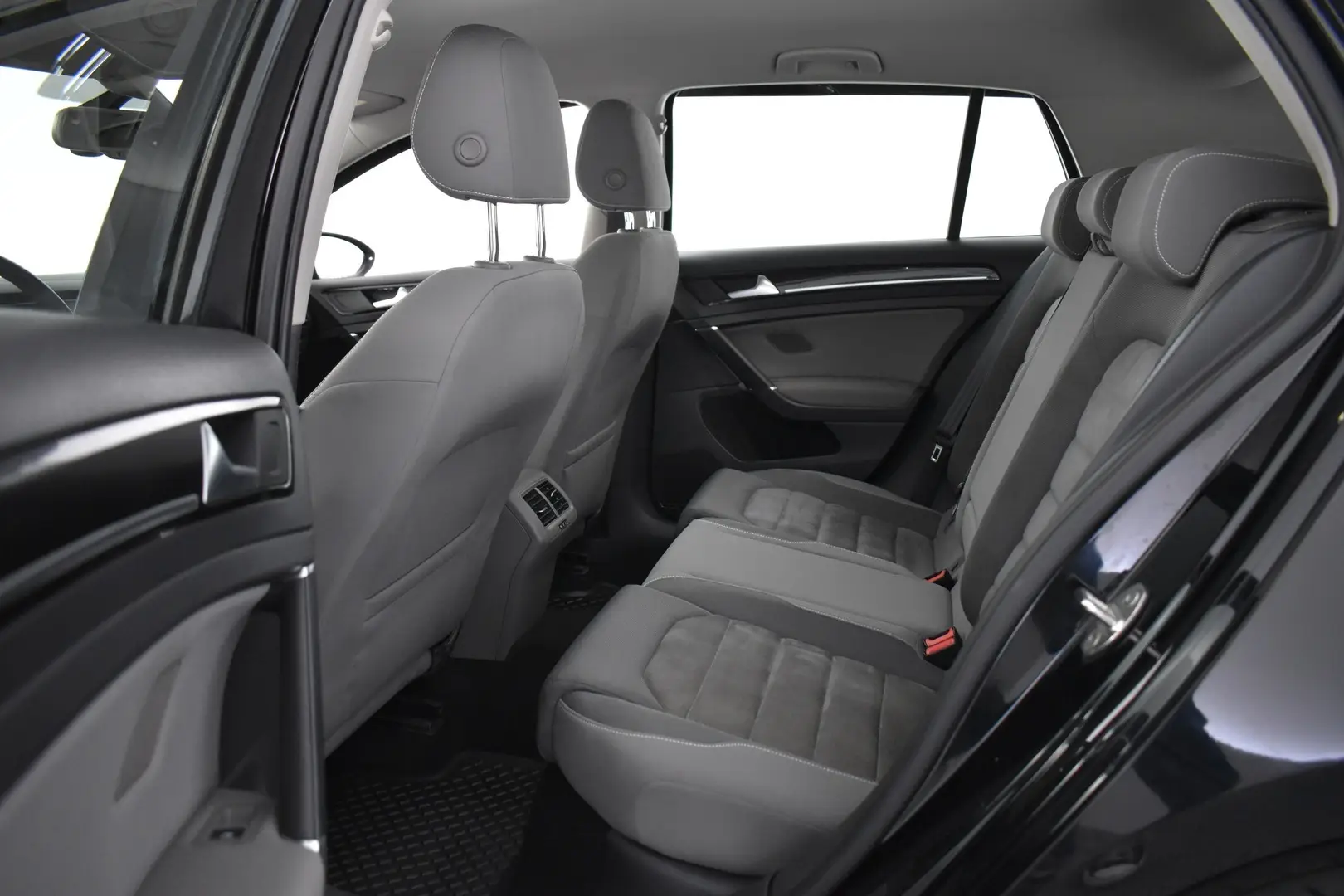 Car Image - 4ga8Bj7My1T8bfjv20IA2F