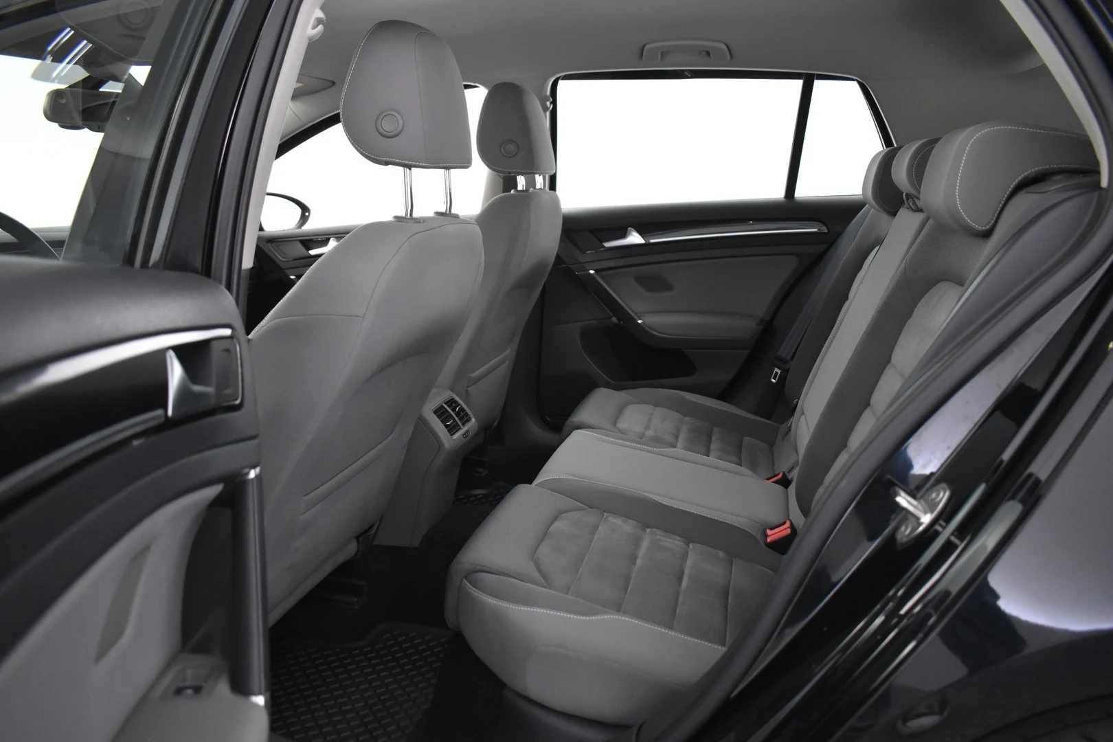 Car Image - 4ga8Bj7My1T8bfjv20IA2F