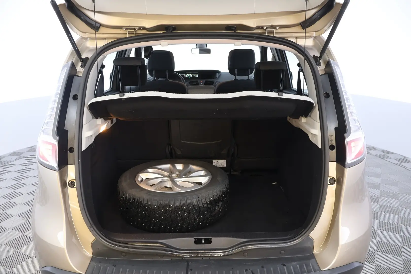 Car Image - fuQu79KjgxYbHQinC4xUF