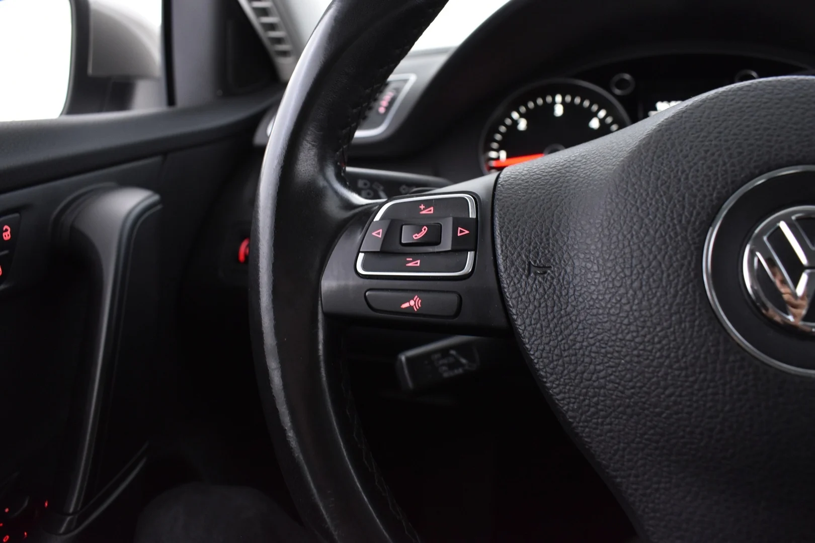 Car Image - 6O05LrKUUIFE8aZ01B2iI9