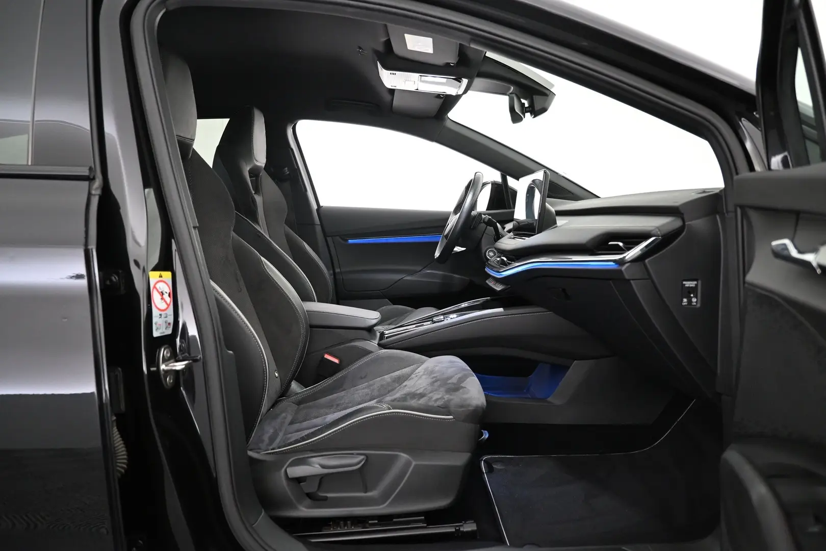 Car Image - 5RDi6fdnT1XDqQeCRmloJf