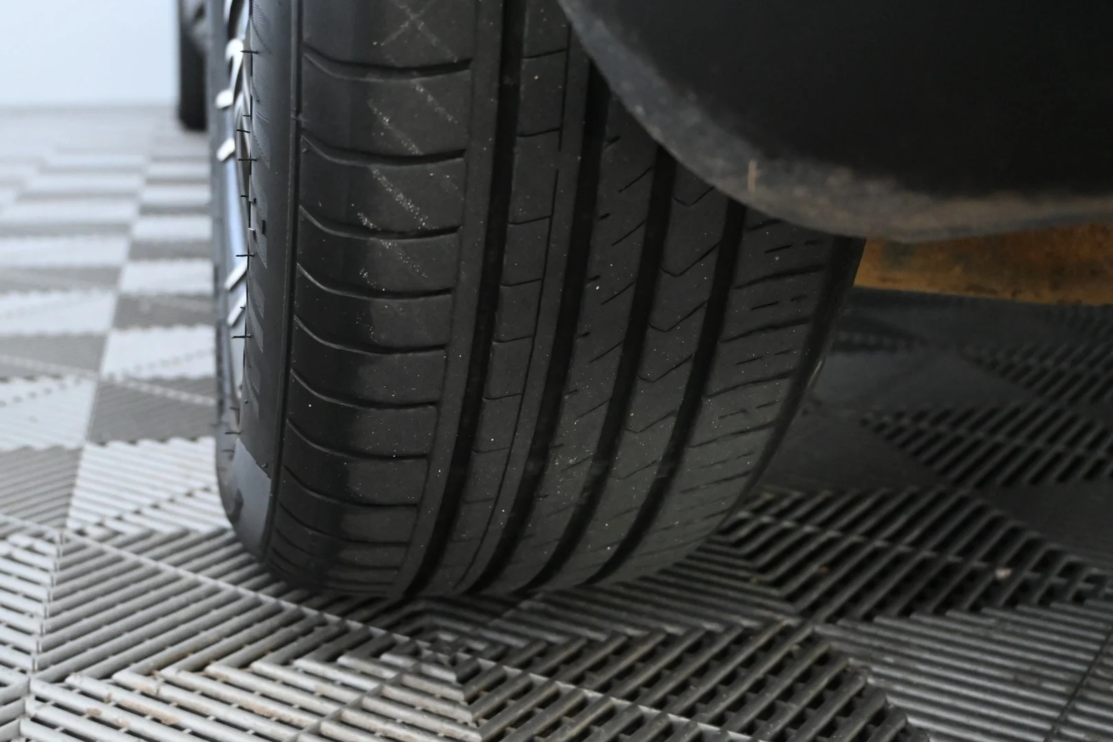 Car Image - 2tiSxsofRXJ1ZrF2cwgMJ9