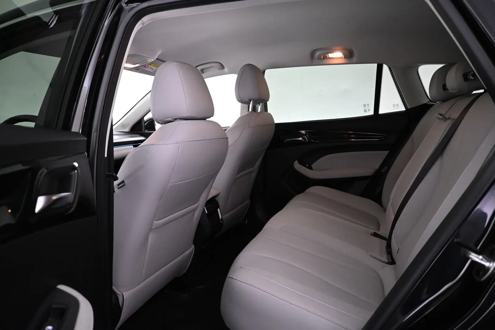 Car Image - KPYKQeoxSD4m4BOpxpijj