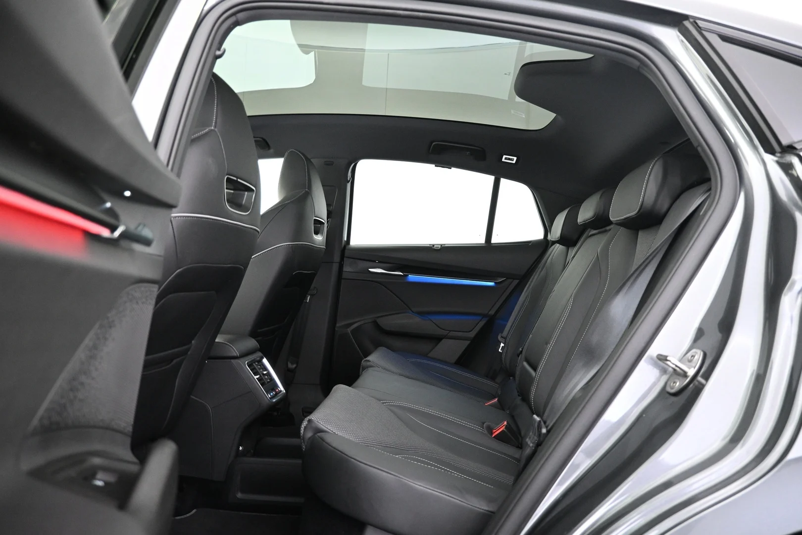 Car Image - 3Rbe9PljX8UAyfrp2WNp7o