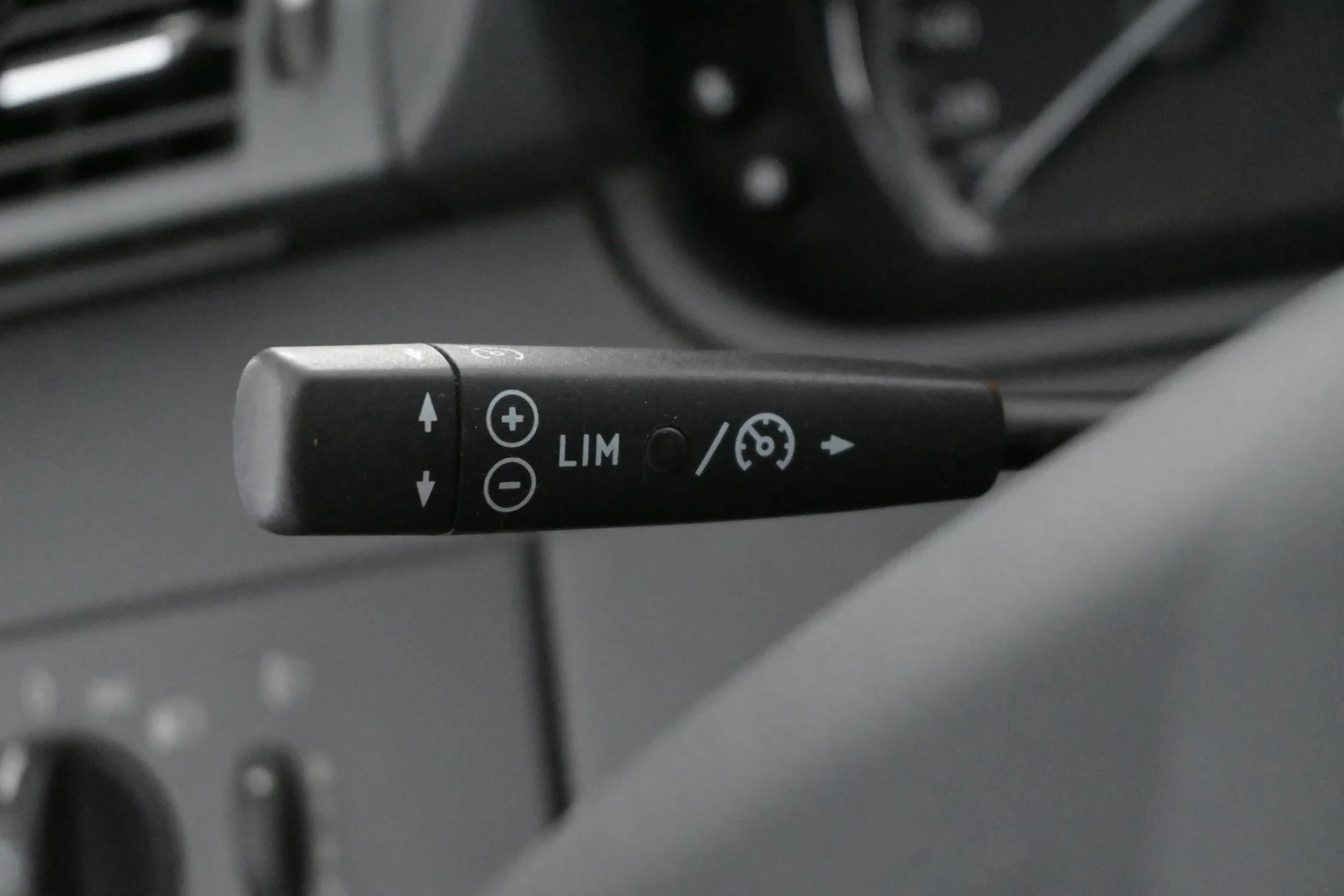 Car Image - 6G9lgrT3ZFz5e0WiCyknDD