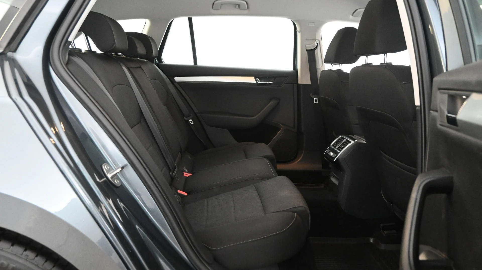 Car Image - 709nkKHEbZGVKl0Y81vyII