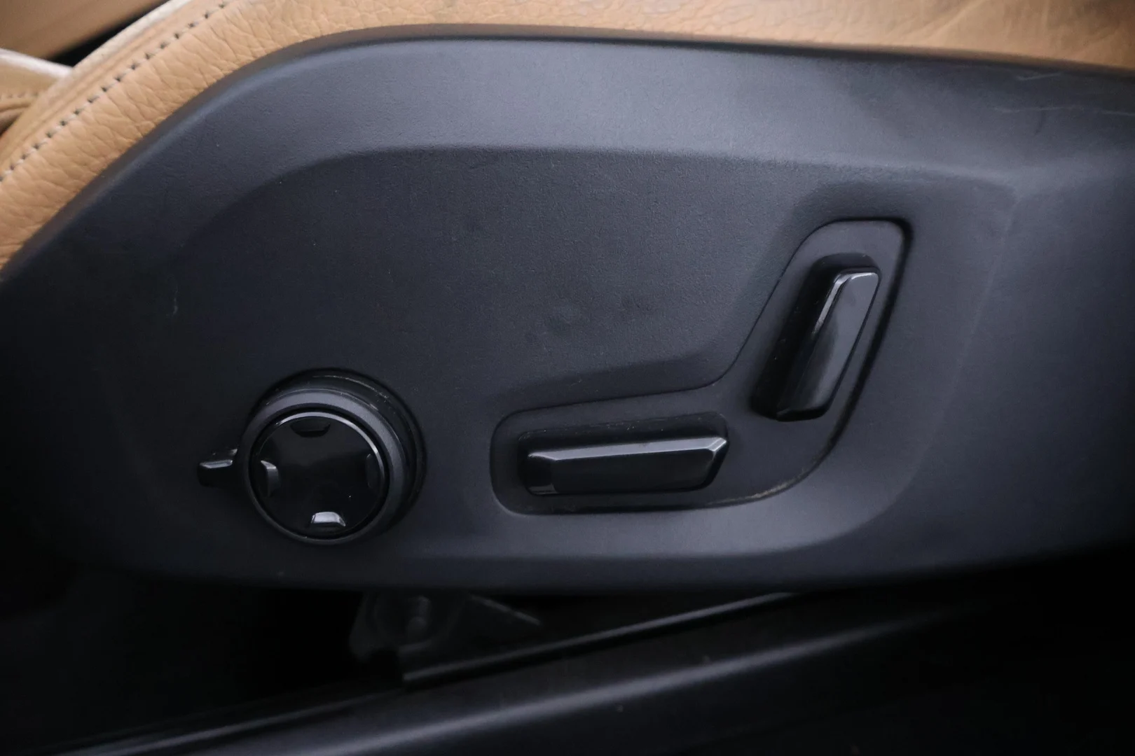 Car Image - 48jFc9SVMWxVJIpUPkpref