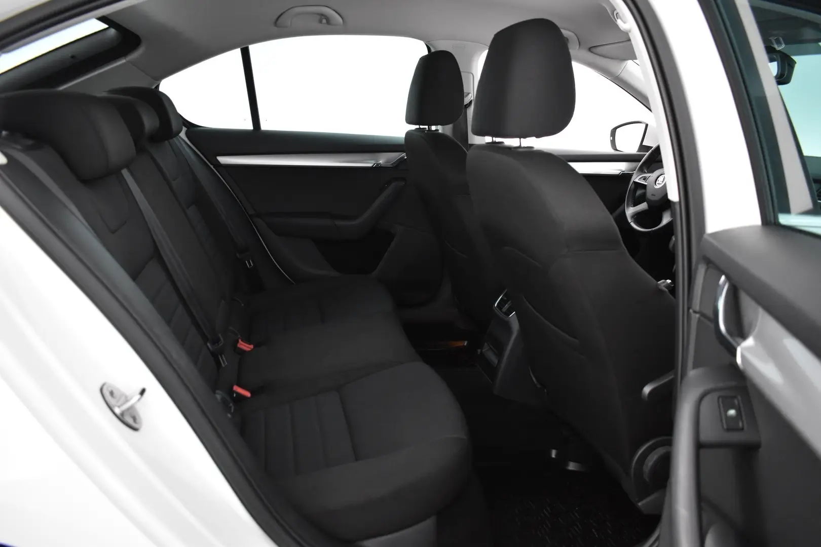 Car Image - 41kXL2qFTcYrToGRmebDNe