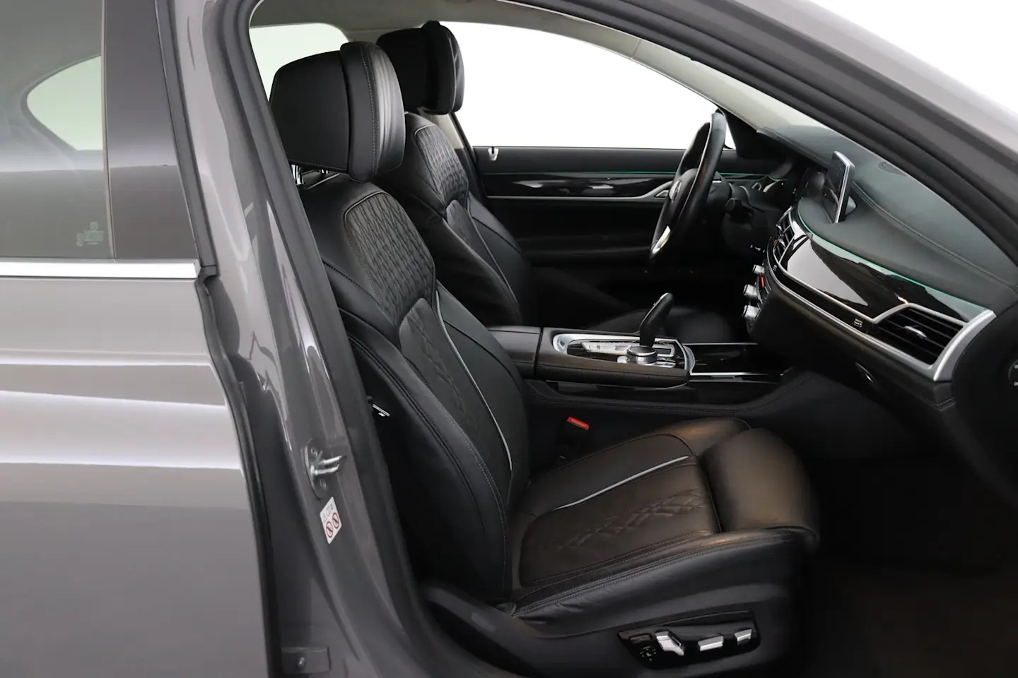 Car Image - 4n5DGxEY0OZAcxM1u6HMUb