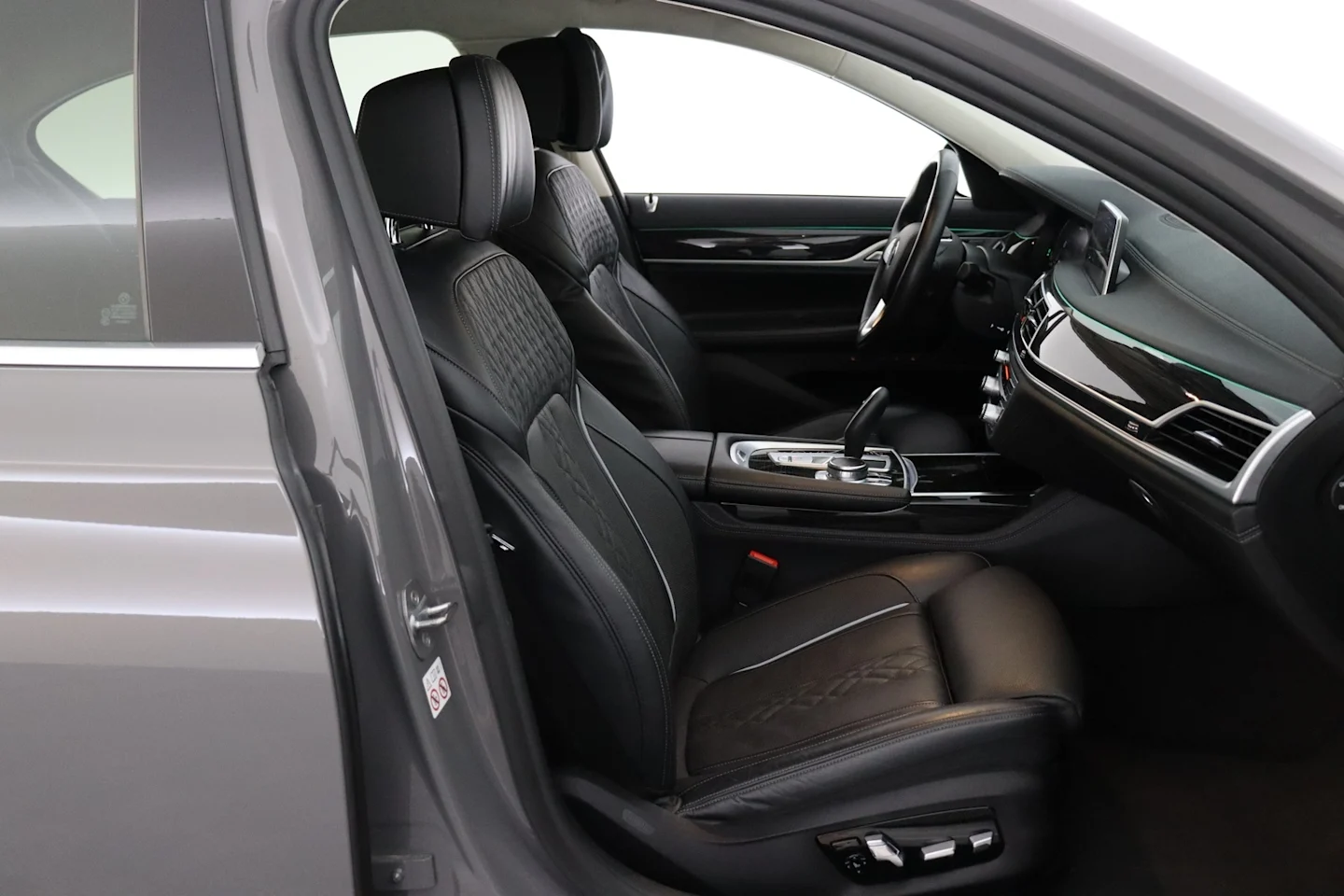 Car Image - 4n5DGxEY0OZAcxM1u6HMUb