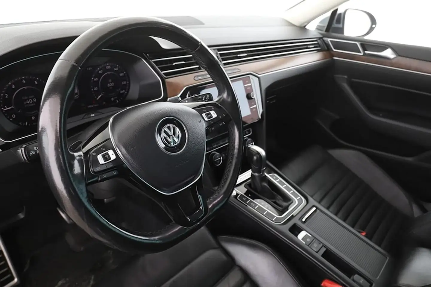 Car Image - 2s6JnT9Dur8BiuFmVDrloA