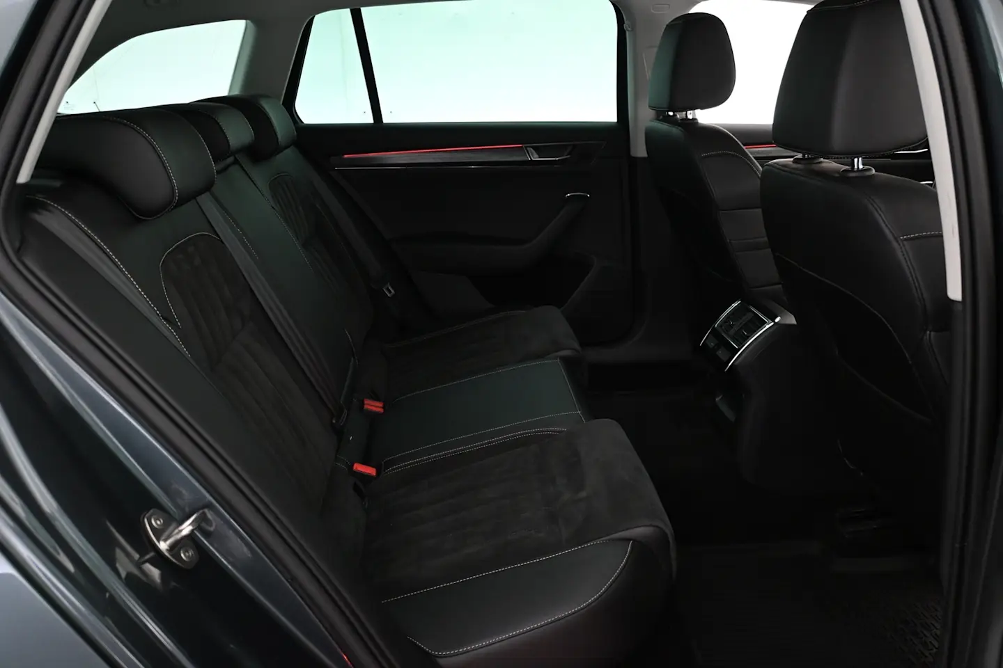 Car Image - 18XN1WL3c4vSF55U1BgOzL