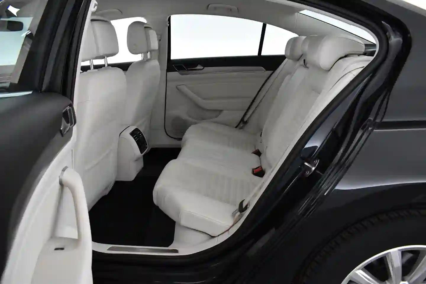 Car Image - 2WUqjJxNvNTb2IpkZjJCW4