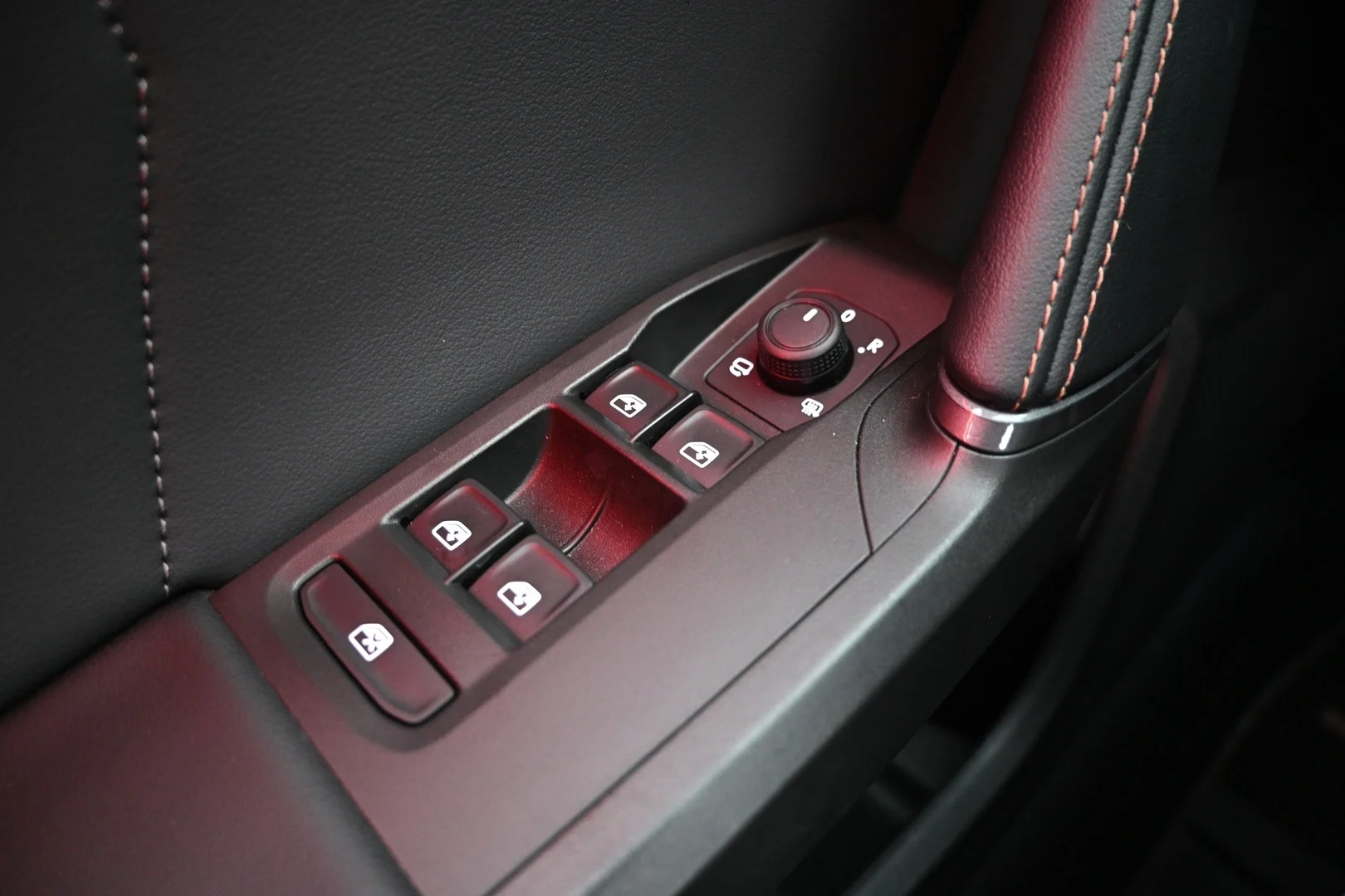 Car Image - 6qUmPknYV8RbM7Ee1X80BK