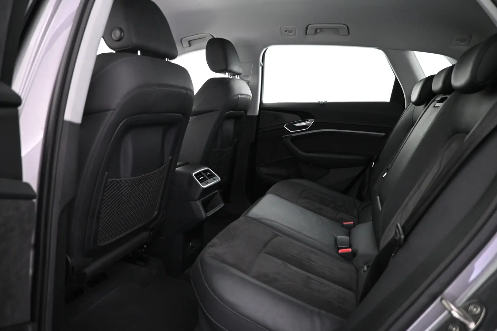 Car Image - 1uDot3mjT0SjnHLdRYlh68